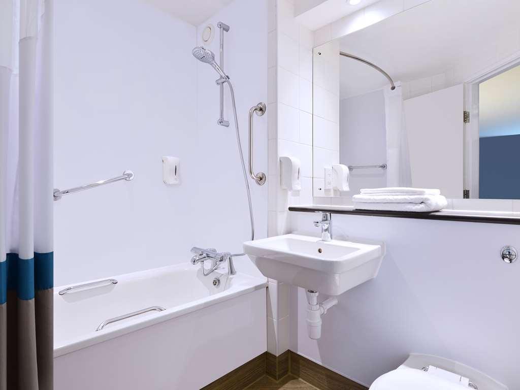 Travelodge Leeds Central מראה חיצוני תמונה