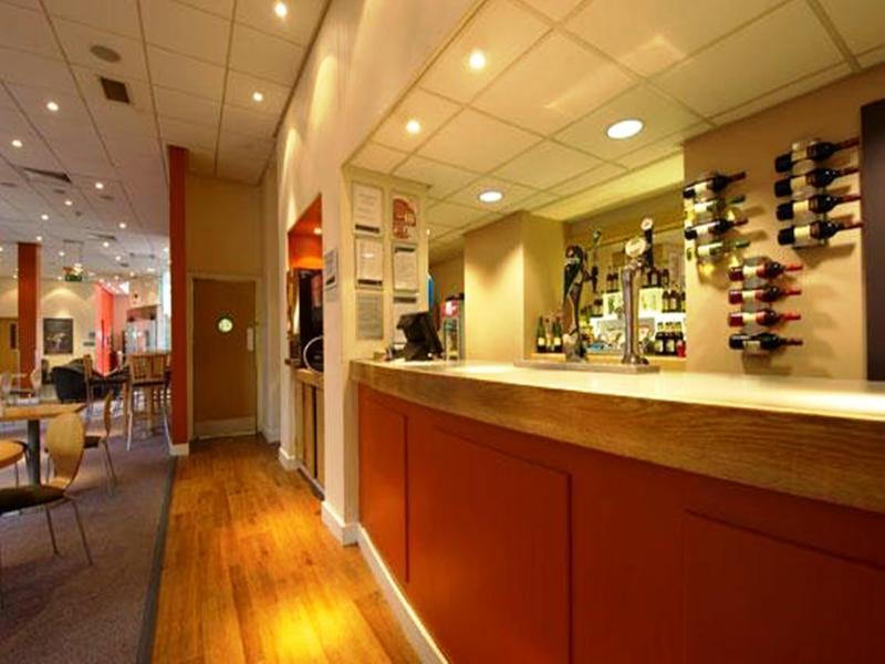 Travelodge Leeds Central מראה חיצוני תמונה
